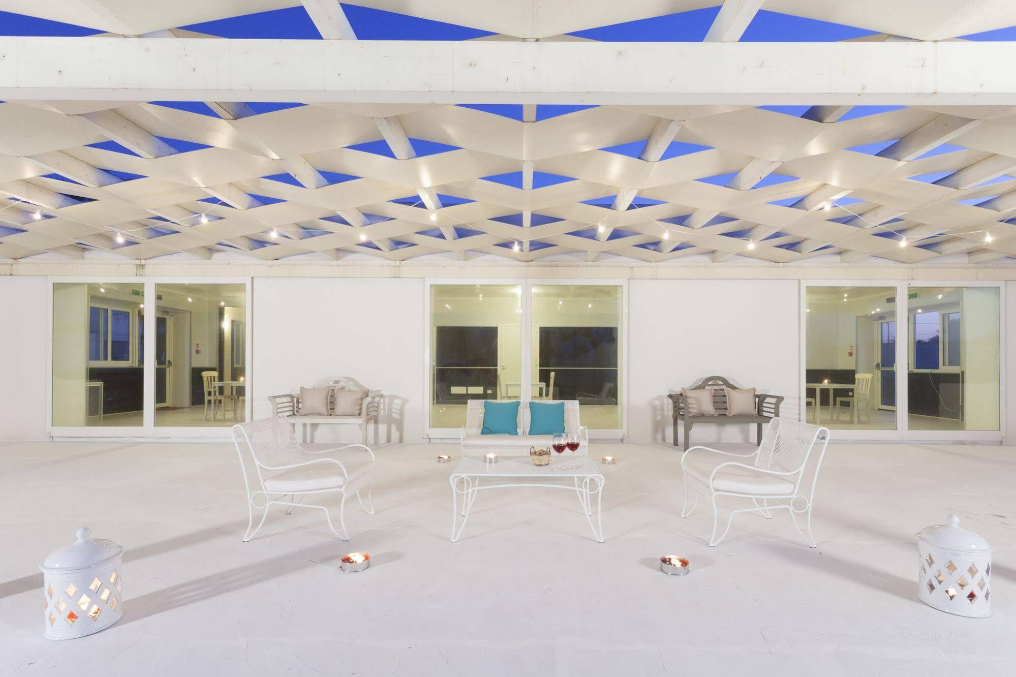 Spiaggiabella Beach Hotel Del Silenzio By Ria Hotels トッレ・リナルダ エクステリア 写真