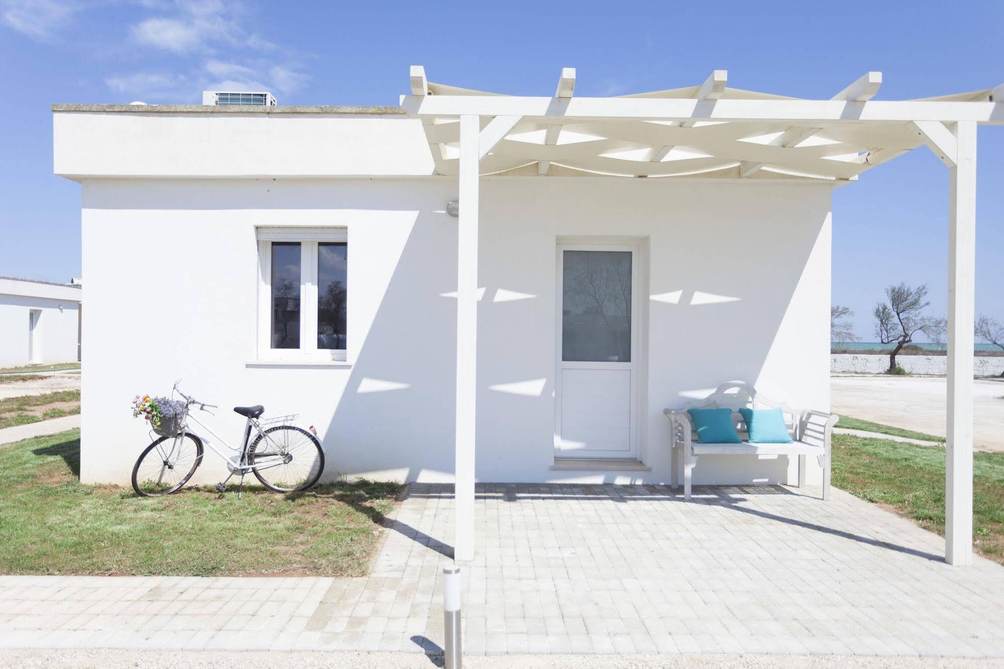Spiaggiabella Beach Hotel Del Silenzio By Ria Hotels トッレ・リナルダ エクステリア 写真